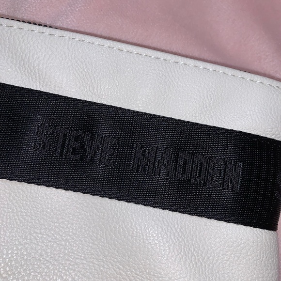 Steve Madden wrist wallet - Picture 2 of 2